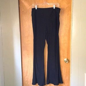 No Boundaries Women’s Black Flare Leg Pants Size XXL/2XG Pre-Owned